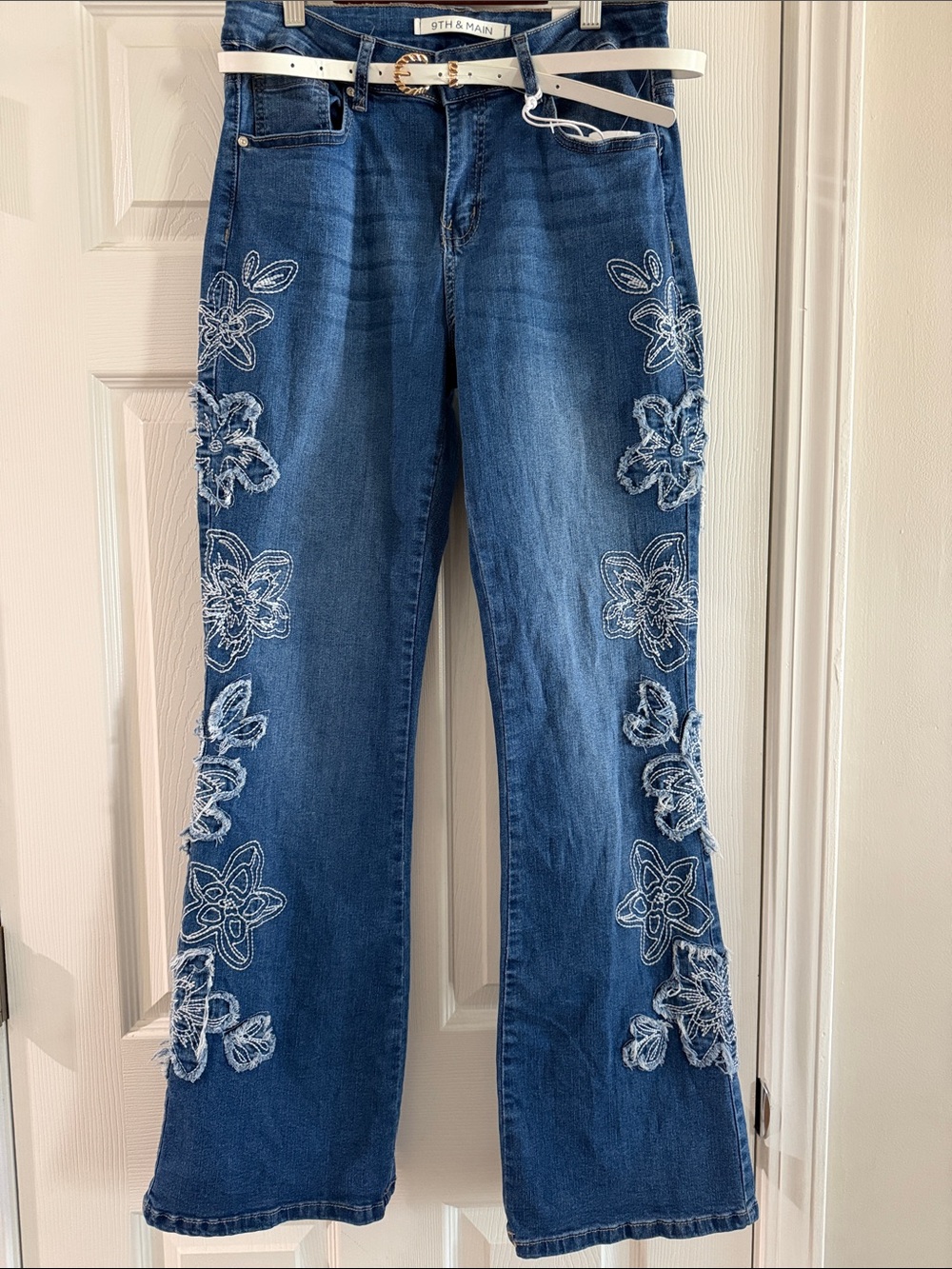 9th & Main Blue Embroidered Floral Wide-Leg Jeans